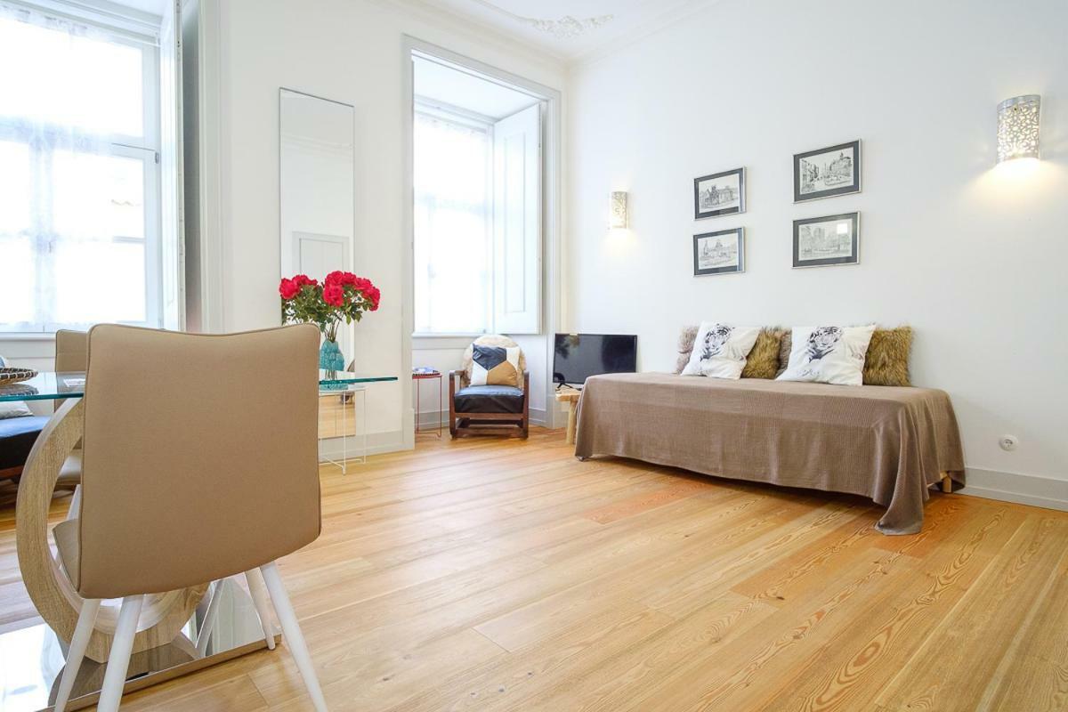 Superb In Historical Centre Apartment *